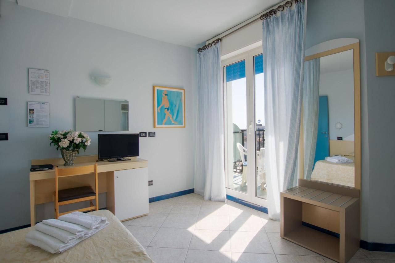 Hotel Bristol Misano Adriatico Εξωτερικό φωτογραφία