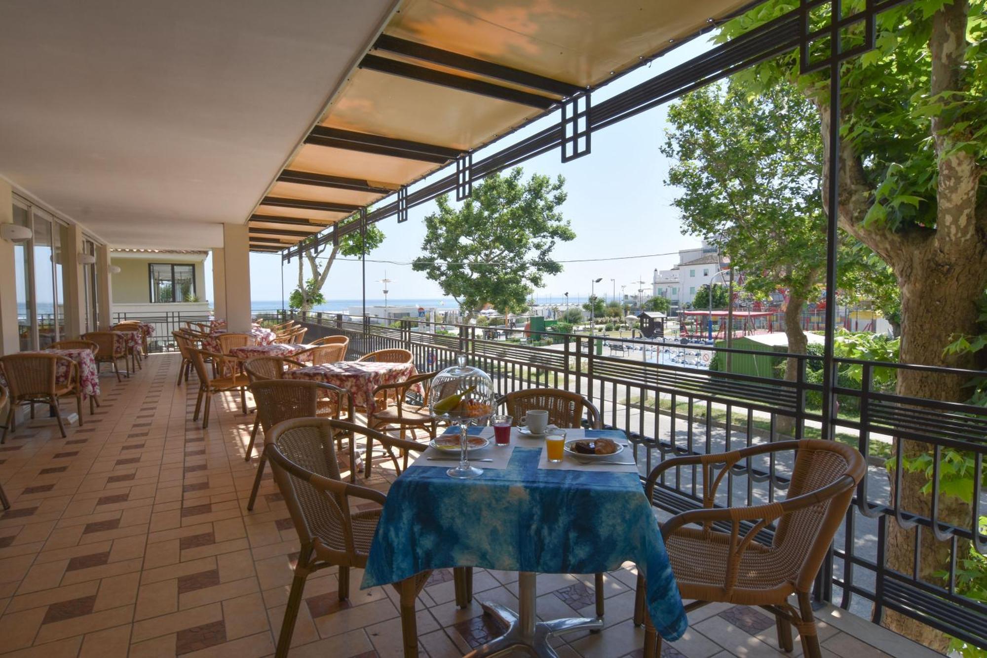 Hotel Bristol Misano Adriatico Εξωτερικό φωτογραφία