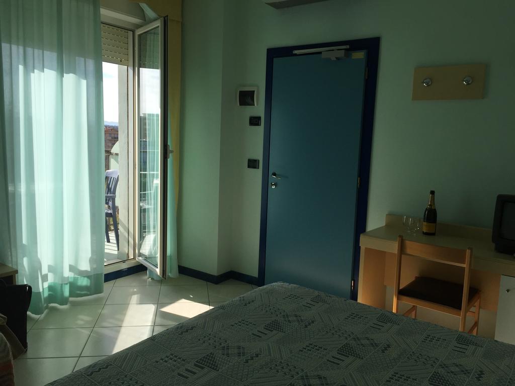 Hotel Bristol Misano Adriatico Δωμάτιο φωτογραφία