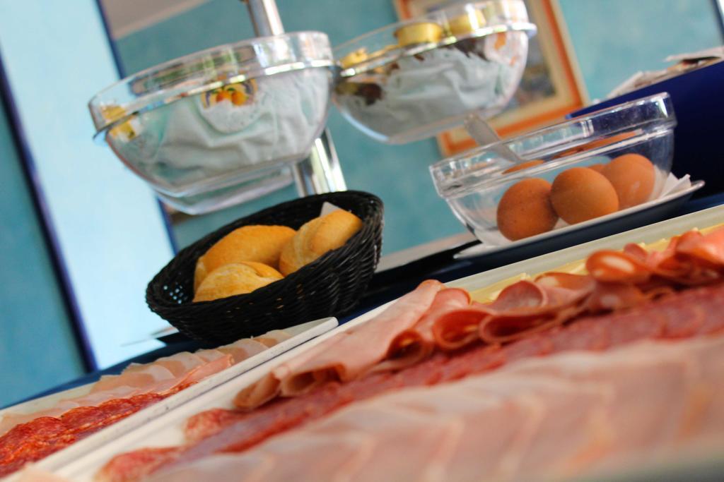 Hotel Bristol Misano Adriatico Εξωτερικό φωτογραφία