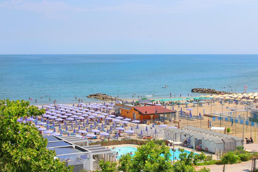 Hotel Bristol Misano Adriatico Εξωτερικό φωτογραφία