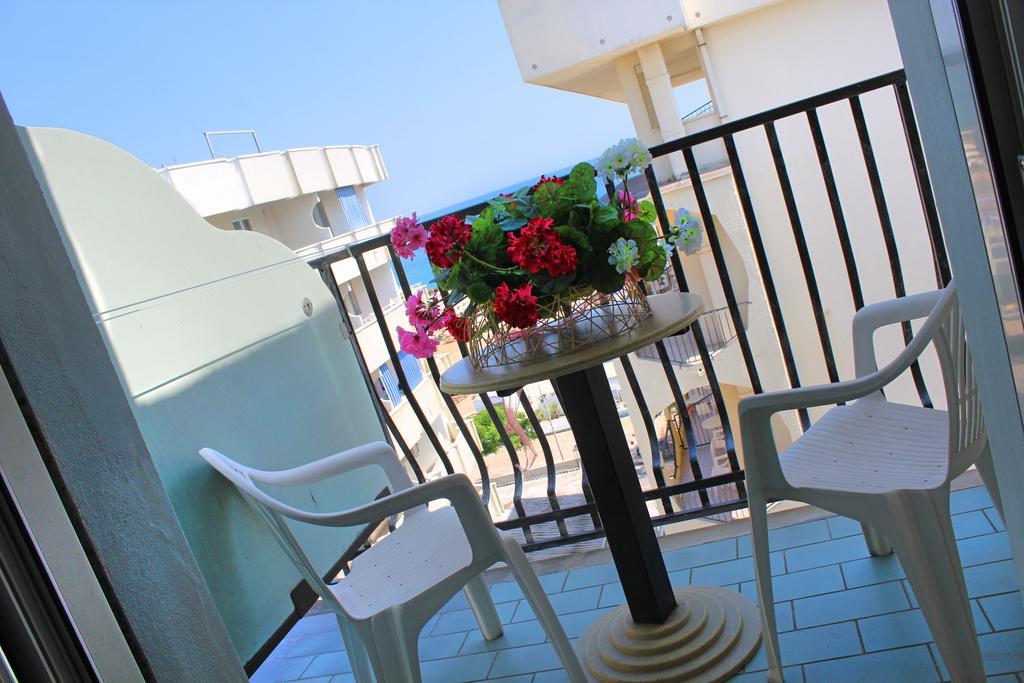 Hotel Bristol Misano Adriatico Εξωτερικό φωτογραφία