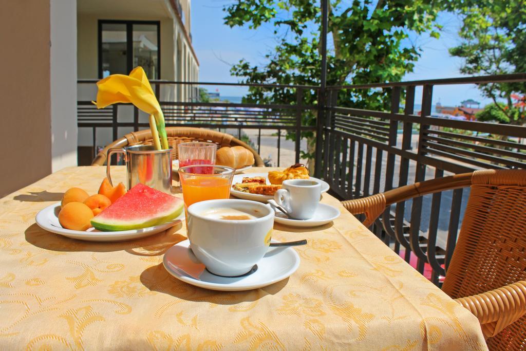 Hotel Bristol Misano Adriatico Εξωτερικό φωτογραφία