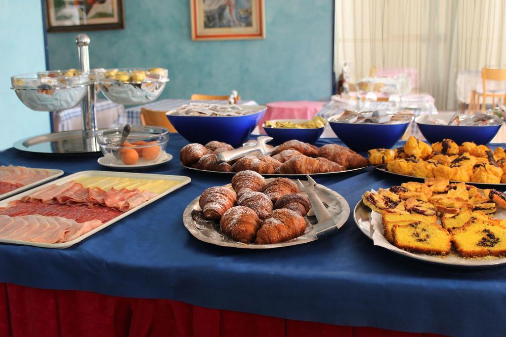 Hotel Bristol Misano Adriatico Εξωτερικό φωτογραφία